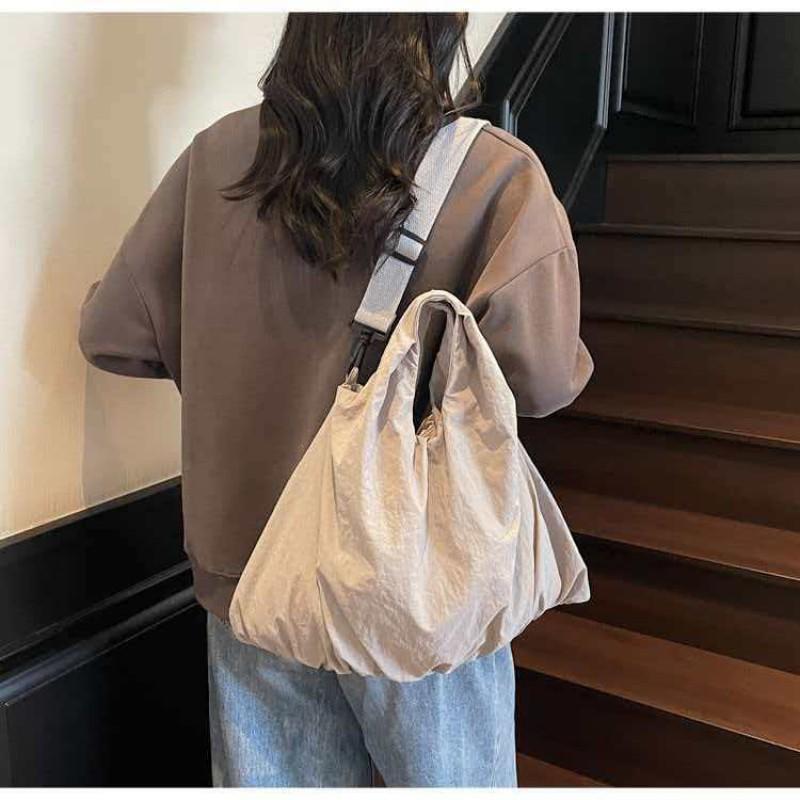 Casual All-matching Women s One-shoulder Tote Bag Light Handbag Large-capacity Foreign-style Commuting Cross-body 43x13x28 серый
Casual All-matching Women s One-shoulder Tote Bag Light Handbag Large-capacity Foreign-style Commuting Cross-body 43x13x28 серый