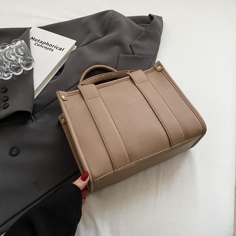 Simple and high-end PU leather handbag bag women s 2025 new Korean version versatile single shoulder messenger tote bag хаки
Simple and high-end PU leather handbag bag women s 2025 new Korean version versatile single shoulder messenger tote bag хаки