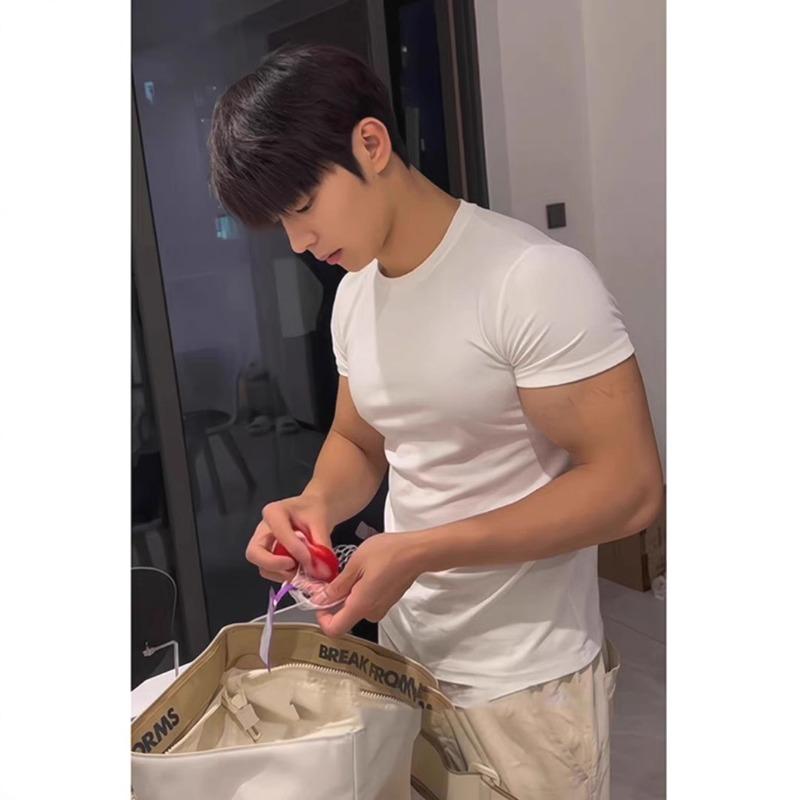 Men s Fitted Short Sleeve T-Shirt, Slim Fit Crew Neck Top, Casual Daily Basic Tee S білий
Men s Fitted Short Sleeve T-Shirt, Slim Fit Crew Neck Top, Casual Daily Basic Tee S білий