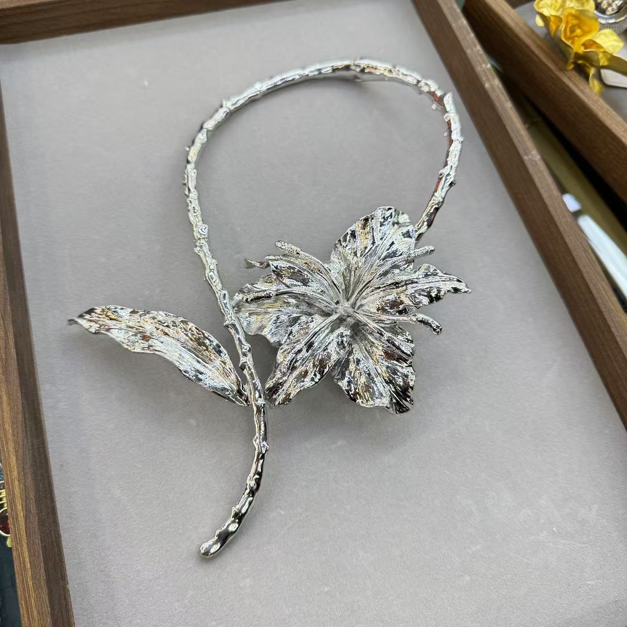 European and American Exaggerated Blooming Lily of The Valley Collar, High-end Luxury Collar, Simple and Versatile Accessories, Gourd Leaf Necklace серебряный
European and American Exaggerated Blooming Lily of The Valley Collar, High-end Luxury Collar, Simple and Versatile Accessories, Gourd Leaf Necklace серебряный