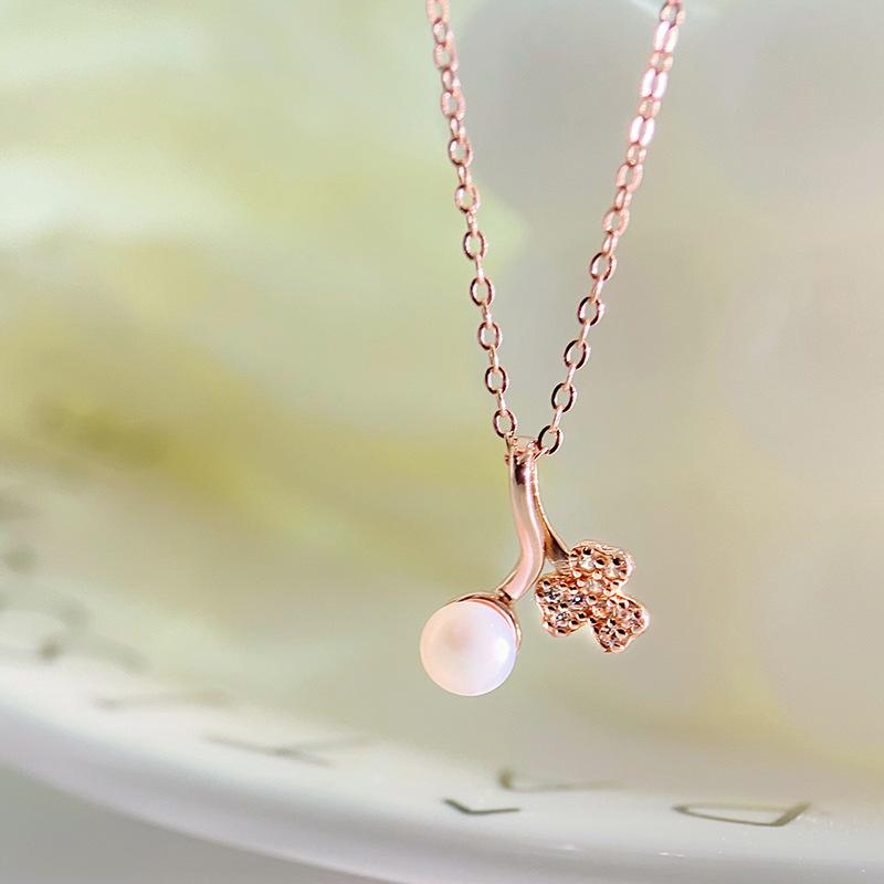 Ожерелье из трех листьев травы с жемчугом, легкое, роскошное, универсальное, изысканное, модное и роскошное, небольшое и популярное ошейник-цепочка
Ожерелье из трех листьев травы с жемчугом, легкое, роскошное, универсальное, изысканное, модное и роскошное, небольшое и популярное ошейник-цепочка