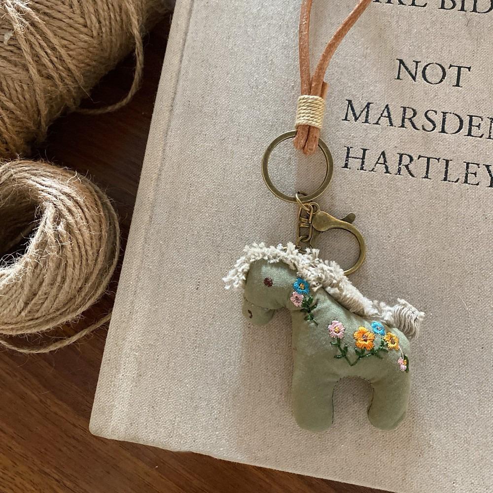 Leather Rope Embroidered Horse Keychain Cute Horse Year Key Chain Backpack Decoration зелений
Leather Rope Embroidered Horse Keychain Cute Horse Year Key Chain Backpack Decoration зелений