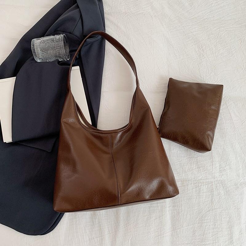 Ретро сумка мода 2025 большая вместимость универсальная повседневная на плечо подмышку сумка-тоут женская
Ретро сумка мода 2025 большая вместимость универсальная повседневная на плечо подмышку сумка-тоут женская