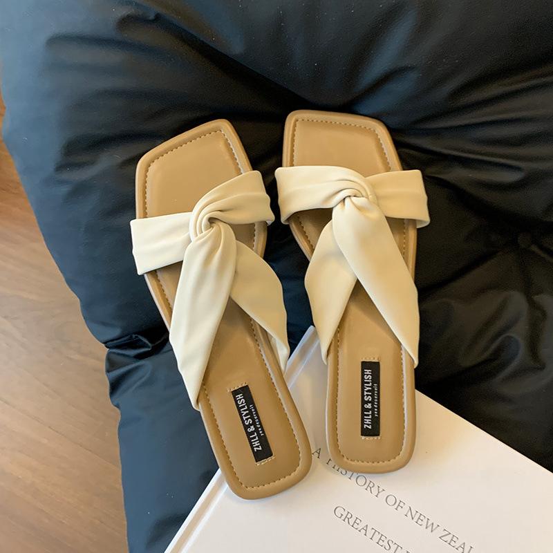 Summer new fashion casual vacation soft flat sandals fattened and widened women s shoes 35 абрикосовый
Summer new fashion casual vacation soft flat sandals fattened and widened women s shoes 35 абрикосовый