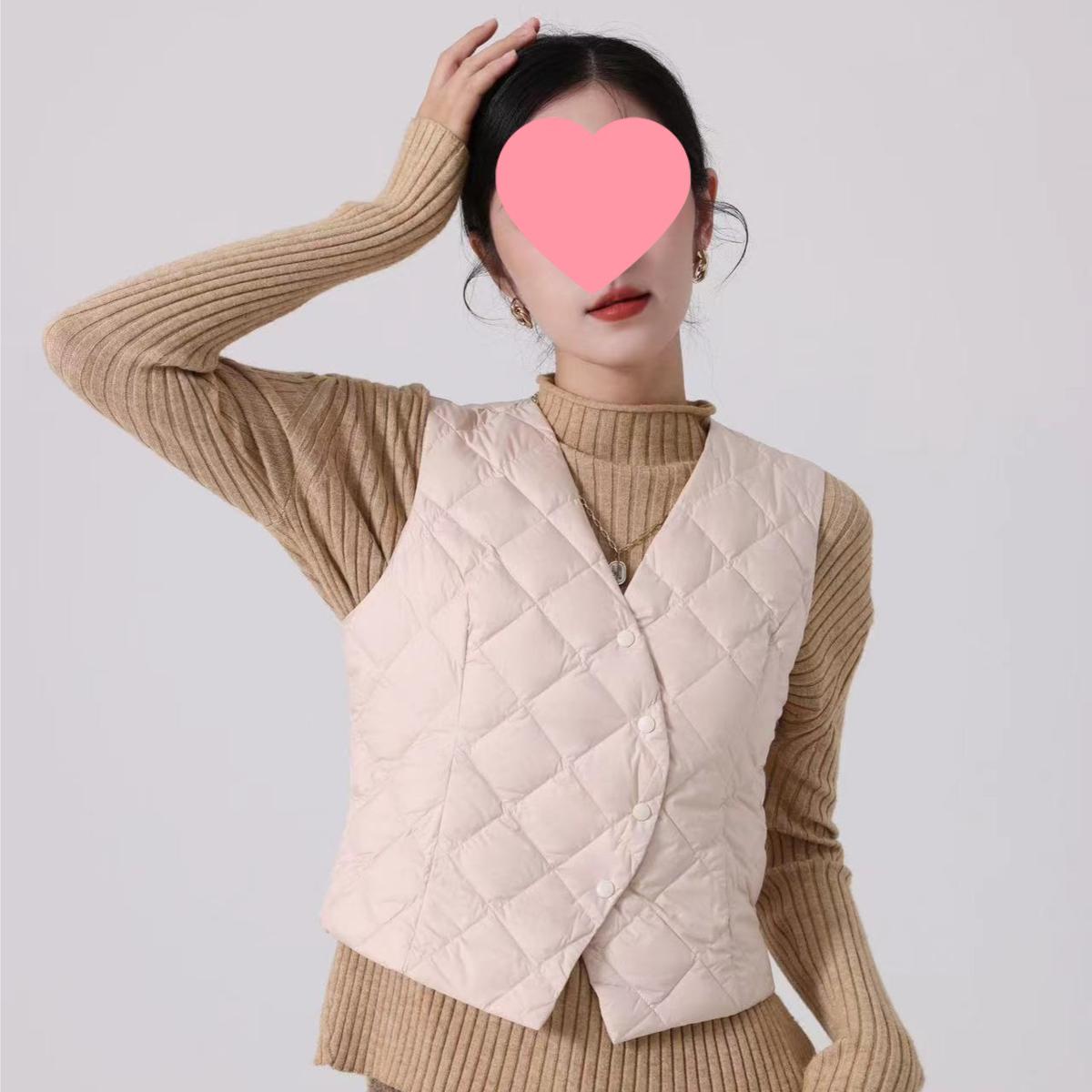 Lightweight White Duck Down Vest: Warm, Slimming Short Liner for Inner or Outer Wear. 4XL (67.5-72.5kg)
Lightweight White Duck Down Vest: Warm, Slimming Short Liner for Inner or Outer Wear. 4XL (67.5-72.5kg)