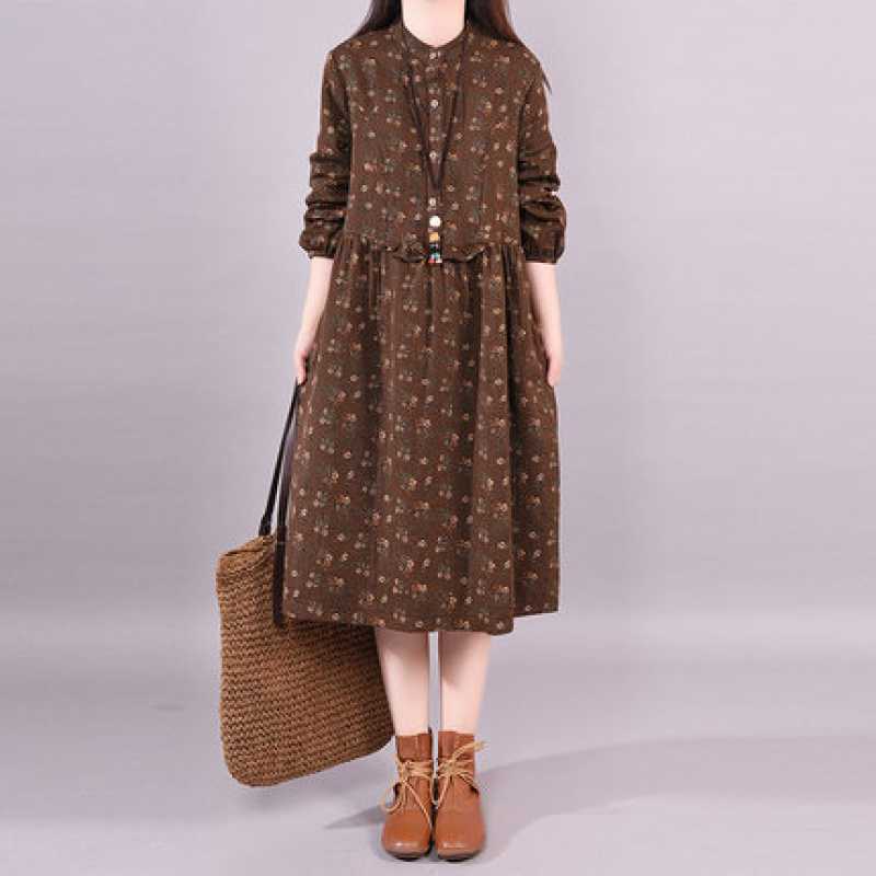 Женщина в осеннем платье с длинными рукавами и воротником-стойкой с базовым слоем M темно-коричневого
Женщина в осеннем платье с длинными рукавами и воротником-стойкой с базовым слоем M темно-коричневого