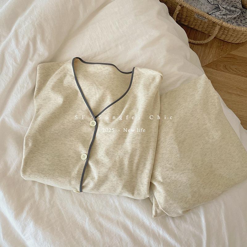 Grey hemming relaxation pajamas set, new in autumn and winter, collar cardigan, long-sleeved skin-friendly loungewear two-piece set average size (80-70 kg)
Grey hemming relaxation pajamas set, new in autumn and winter, collar cardigan, long-sleeved skin-friendly loungewear two-piece set average size (80-70 kg)