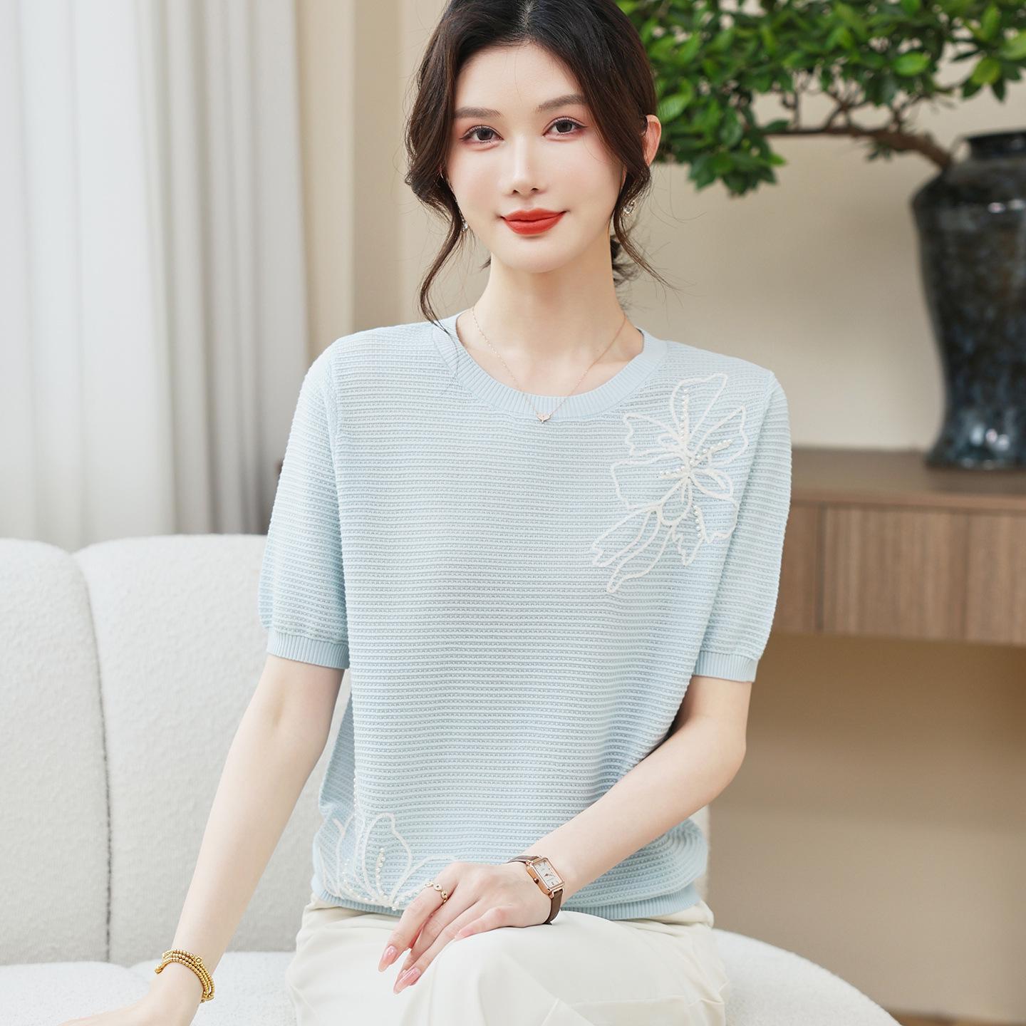 Elegant Ice Silk Round Neck Knit Top for Middle-Aged Women - Summer Short Sleeve T-Shirt L (80-100 lbs) світло-синій колір
Elegant Ice Silk Round Neck Knit Top for Middle-Aged Women - Summer Short Sleeve T-Shirt L (80-100 lbs) світло-синій колір