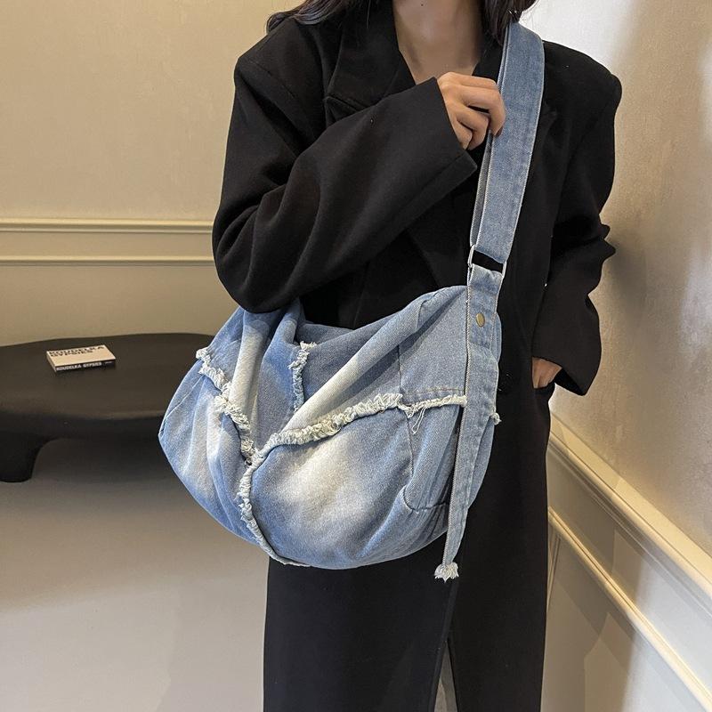 New personalized rough edge washed denim bag fashionable large capacity shoulder bag retro stream messenger bag women чёрный
New personalized rough edge washed denim bag fashionable large capacity shoulder bag retro stream messenger bag women чёрный