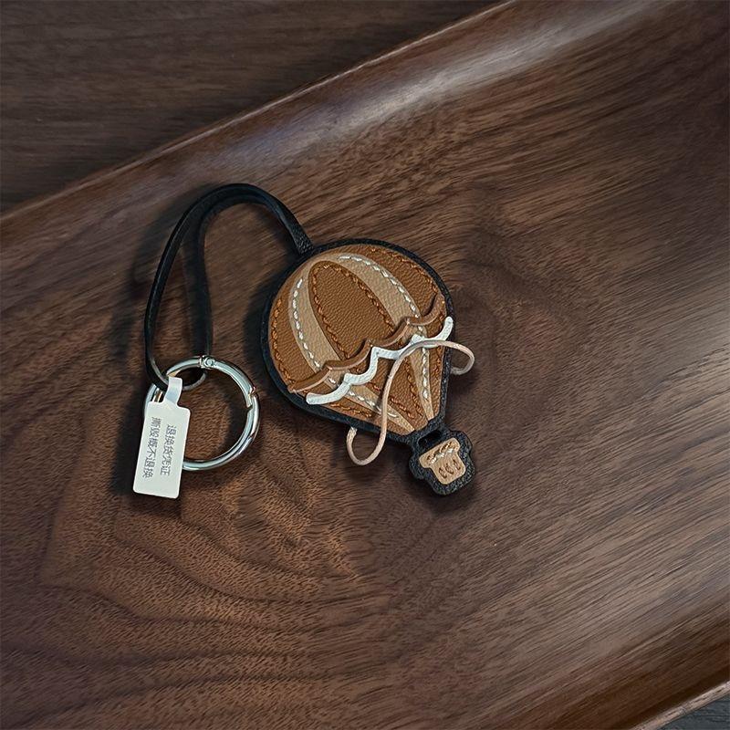 Brown Hot Air Balloon Leather Bag Charm Backpack Pendant High-End Handmade Keychain Cute коричневий
Brown Hot Air Balloon Leather Bag Charm Backpack Pendant High-End Handmade Keychain Cute коричневий