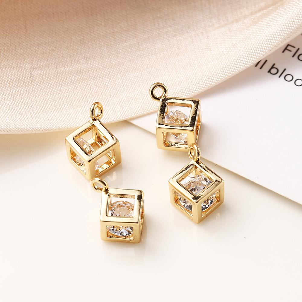 Трехмерный квадратный кулон с полым кристаллом, серьги, ожерелье, кулон, ювелирные изделия, аксессуары, браслет, кулон
Трехмерный квадратный кулон с полым кристаллом, серьги, ожерелье, кулон, ювелирные изделия, аксессуары, браслет, кулон