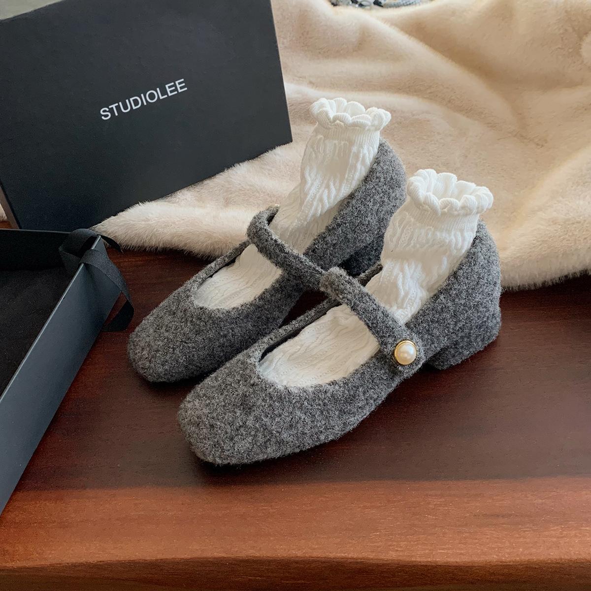 Виноградная мать того же стиля~ Французский квадратный носок с легким вырезом и бархатом для увеличения высоты толстый каблук Мэри Джейн одинарная обувь для женщин 40 серый
Виноградная мать того же стиля~ Французский квадратный носок с легким вырезом и бархатом для увеличения высоты толстый каблук Мэри Джейн одинарная обувь для женщин 40 серый