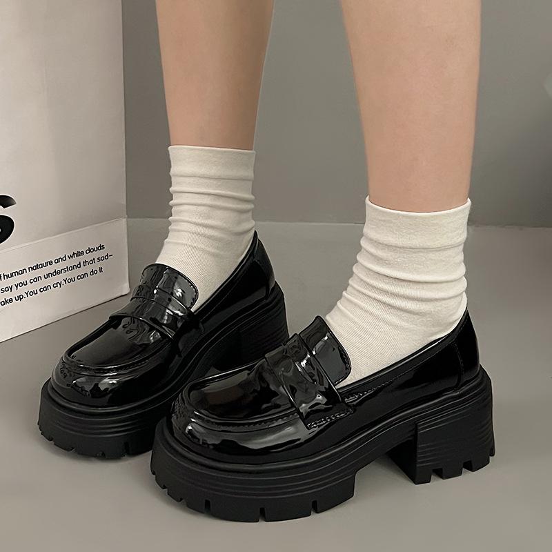 British style round head black platform small leather shoes women s autumn and winter 2024 new thick heel retro French loafers 35
British style round head black platform small leather shoes women s autumn and winter 2024 new thick heel retro French loafers 35