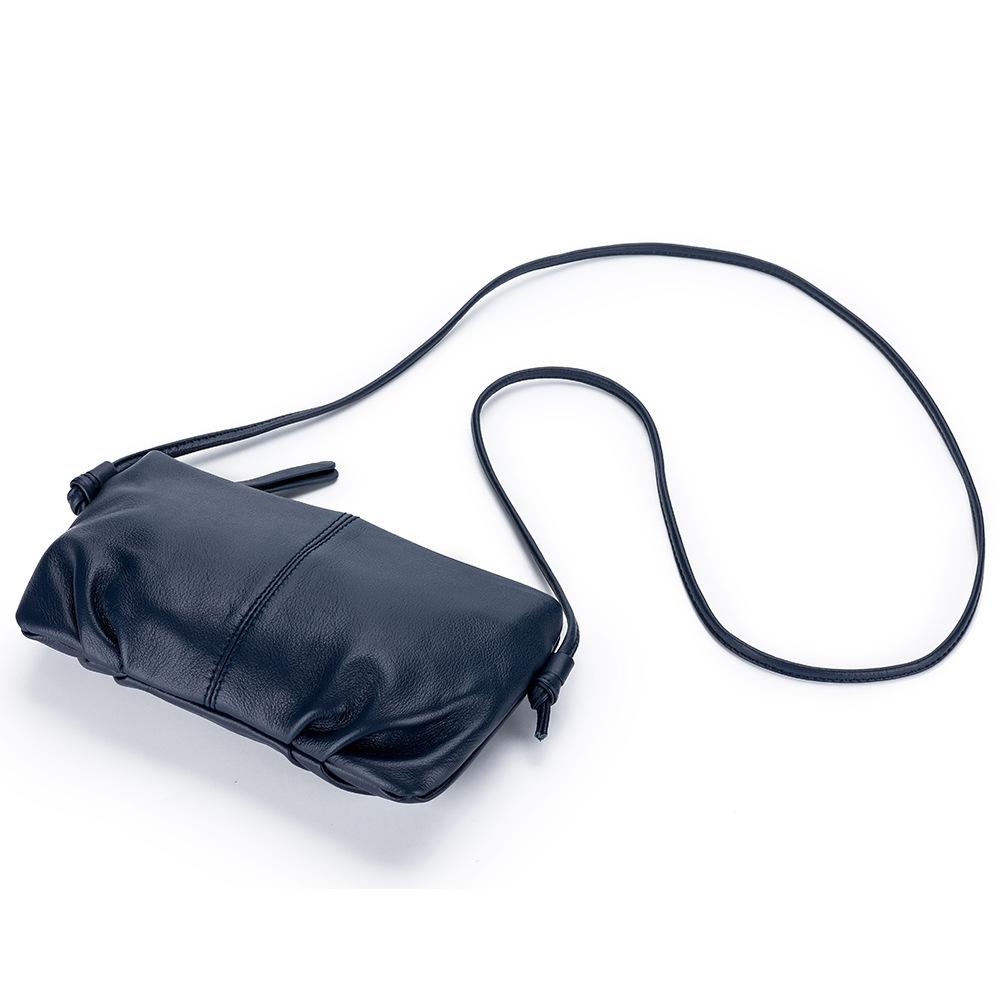 Сумка-облако женская сумка-пельмень маленькая сумка-мессенджер из мягкой кожи модная повседневная ретро новая на одно плечо нишевый дизайн женская сумка тренд сапфировый
Сумка-облако женская сумка-пельмень маленькая сумка-мессенджер из мягкой кожи модная повседневная ретро новая на одно плечо нишевый дизайн женская сумка тренд сапфировый