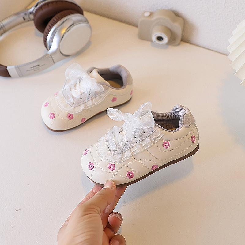 Children s floral white shoes, retro soft-soled toddler shoes, casual and comfortable new German-style sneakers, women s sports shoes 23Code
Children s floral white shoes, retro soft-soled toddler shoes, casual and comfortable new German-style sneakers, women s sports shoes 23Code