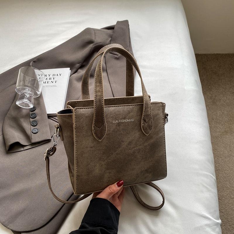 Новая летняя сумка для женщин, модная простая сумка через плечо, повседневная сумка через плечо, индивидуальная сумка-тоут с текстурой
Новая летняя сумка для женщин, модная простая сумка через плечо, повседневная сумка через плечо, индивидуальная сумка-тоут с текстурой