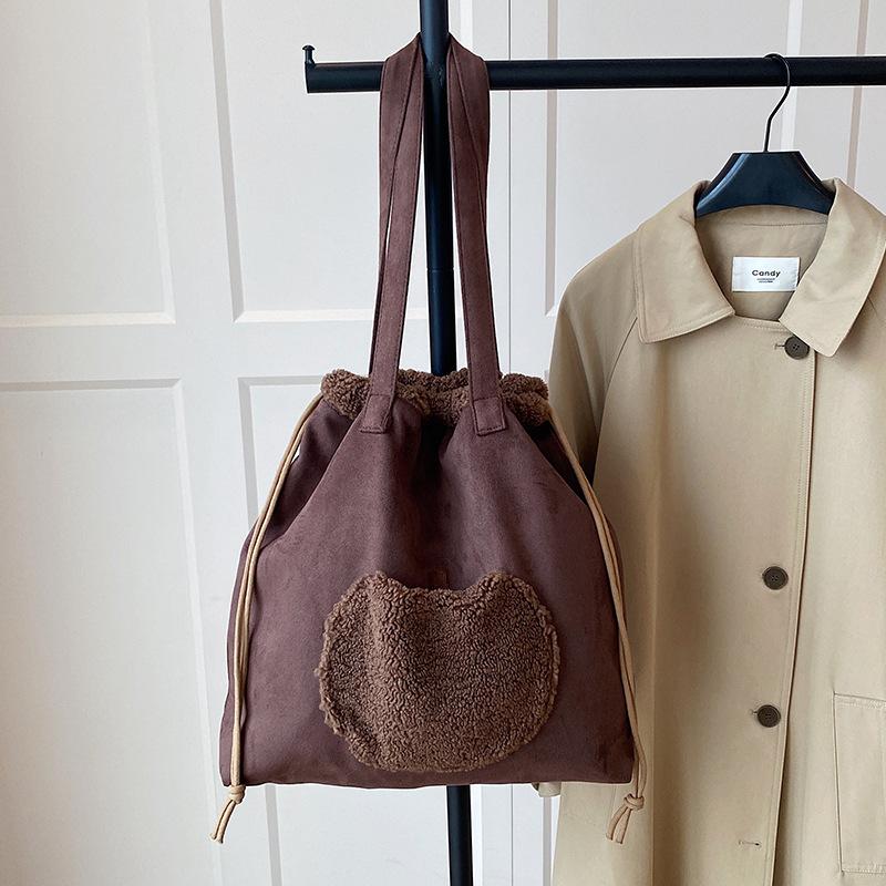High-value retro plush big bucket suede bag autumn and winter new cute simple texture shoulder bag
High-value retro plush big bucket suede bag autumn and winter new cute simple texture shoulder bag