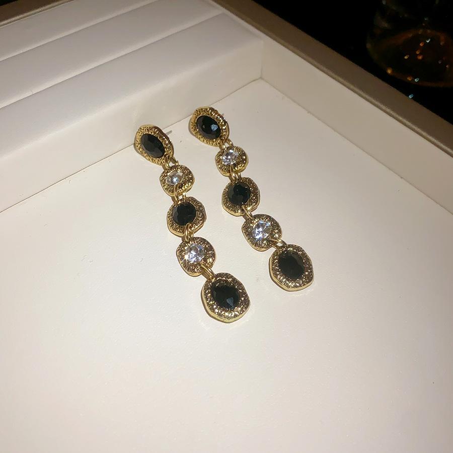 Japan and South Korea diamond-set irregular oval necklace light luxury high-end sense simple collarbone chain fashion niche design item women
Japan and South Korea diamond-set irregular oval necklace light luxury high-end sense simple collarbone chain fashion niche design item women