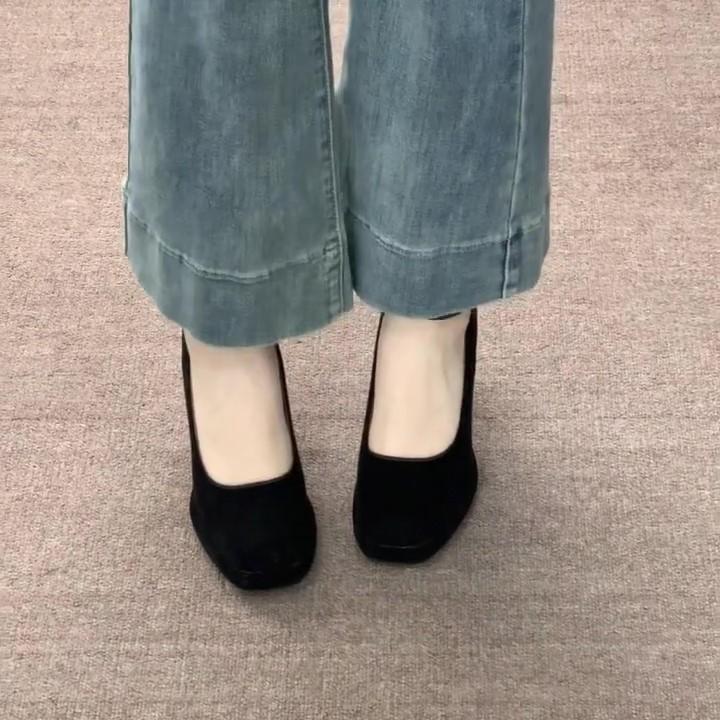 Mary Jane shoes women s 2025 new autumn one-word buckle belt women s shoes retro temperament versatile high heels 34 чёрный
Mary Jane shoes women s 2025 new autumn one-word buckle belt women s shoes retro temperament versatile high heels 34 чёрный