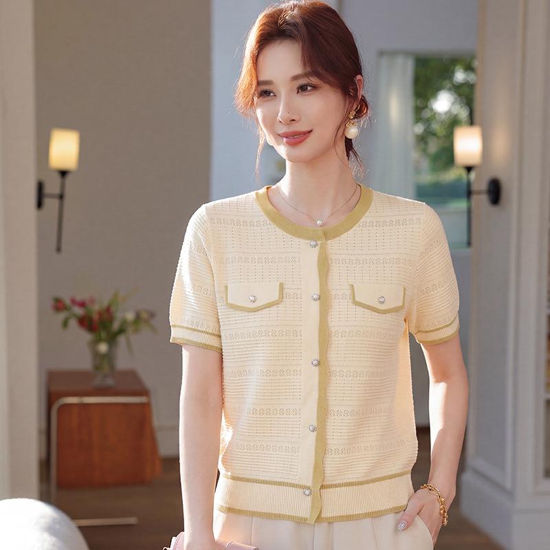 Stylish Summer Knit Short Sleeve T-Shirt: Age-Defying Loose Fit for Young Mothers & Middle-Aged Women 2XL (recommended for 110-120 jin)
Stylish Summer Knit Short Sleeve T-Shirt: Age-Defying Loose Fit for Young Mothers & Middle-Aged Women 2XL (recommended for 110-120 jin)