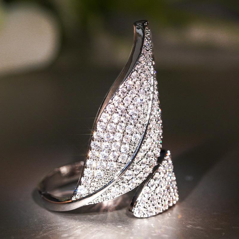 European and American Leaf Spring Sprout Ring for Women with Adjustable Opening and Inlaid Zircon Design Feel Ins Accessories resizable
European and American Leaf Spring Sprout Ring for Women with Adjustable Opening and Inlaid Zircon Design Feel Ins Accessories resizable