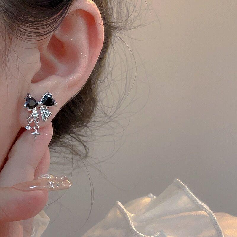 Obsidian Bow Stud Earrings: Chic & Elegant Women s Fashion Earrings with a High-End Touch чёрный
Obsidian Bow Stud Earrings: Chic & Elegant Women s Fashion Earrings with a High-End Touch чёрный