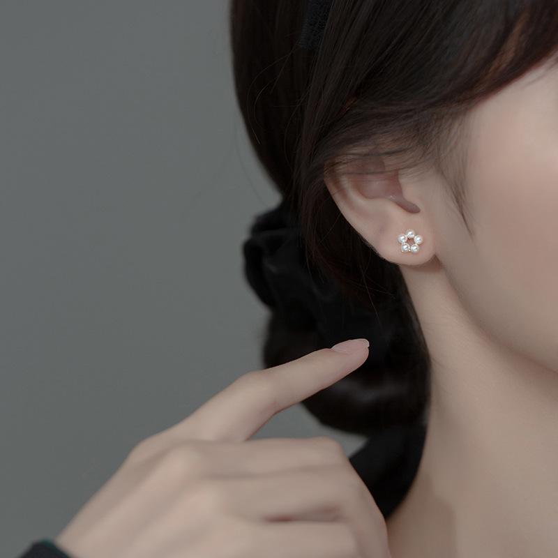 S925 Sterling Silver Korean Style Mother-of-Pearl & Synthetic Pearl Floral Stud Earrings - Fashion Gift for Girlfriend 925 Silver
S925 Sterling Silver Korean Style Mother-of-Pearl & Synthetic Pearl Floral Stud Earrings - Fashion Gift for Girlfriend 925 Silver