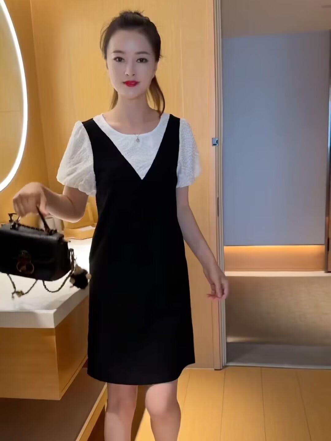 Женский летний 2025 шикарный черный комбинезон-платье из двух частей XXL
Женский летний 2025 шикарный черный комбинезон-платье из двух частей XXL