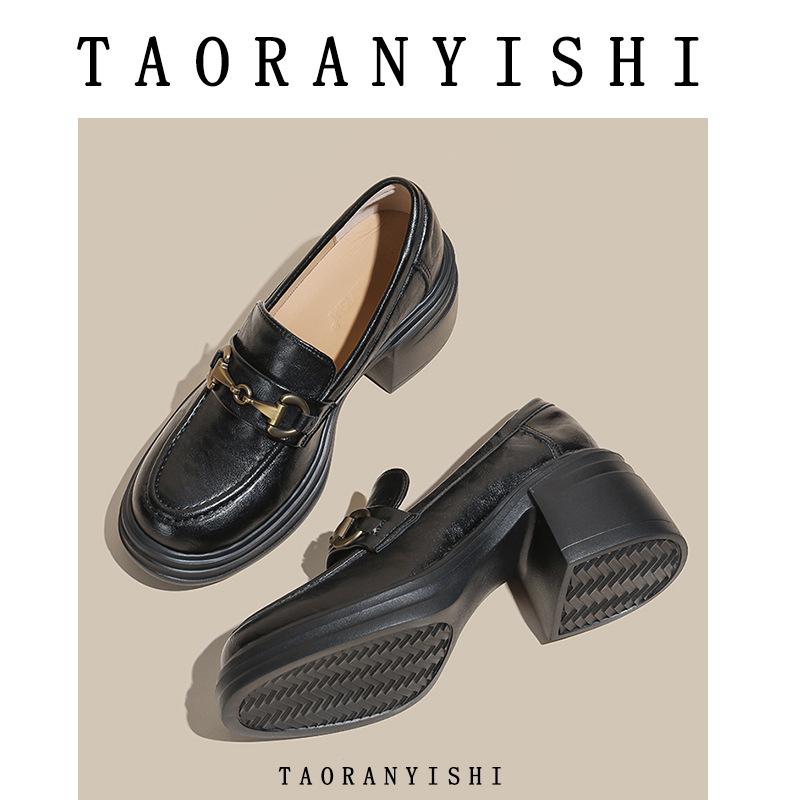 thick-soled women s horseback buckle small leather shoes women s thick heel heel heel black one-pedal commuter shoes 34 чорний
thick-soled women s horseback buckle small leather shoes women s thick heel heel heel black one-pedal commuter shoes 34 чорний