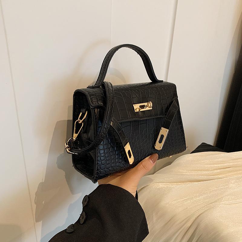 Французская нишевая сумка с каменным узором женская весна 2024 года новая фактурная сумка ретро модная сумка-мессенджер чёрный
Французская нишевая сумка с каменным узором женская весна 2024 года новая фактурная сумка ретро модная сумка-мессенджер чёрный