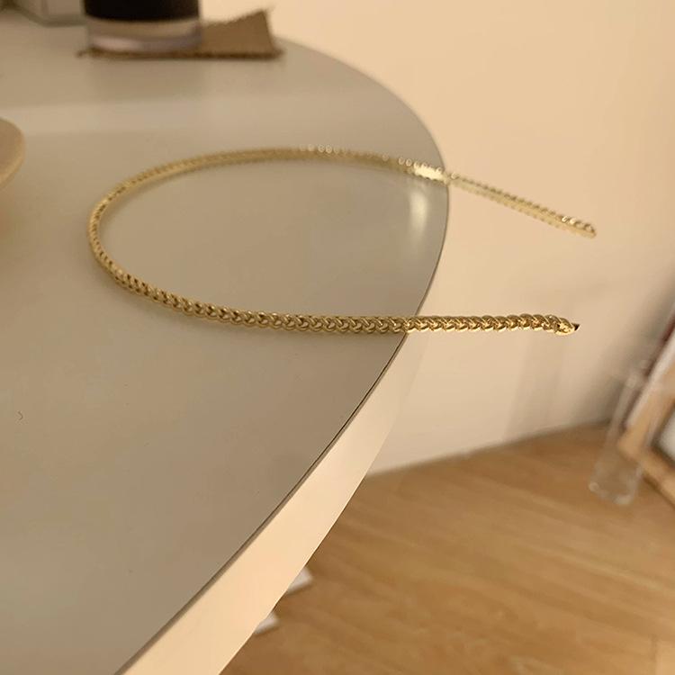 Корейская минималистская тонкая металлическая цепочка-повязка на голову для мытья лица и укладки волос
Корейская минималистская тонкая металлическая цепочка-повязка на голову для мытья лица и укладки волос