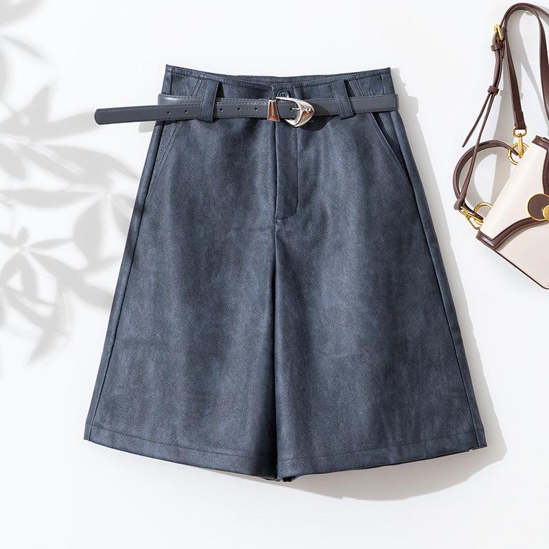 Chihiro Leather Bootcut High-Waist Shorts - Women s Autumn/Winter Casual Mid-Length Pants S
Chihiro Leather Bootcut High-Waist Shorts - Women s Autumn/Winter Casual Mid-Length Pants S