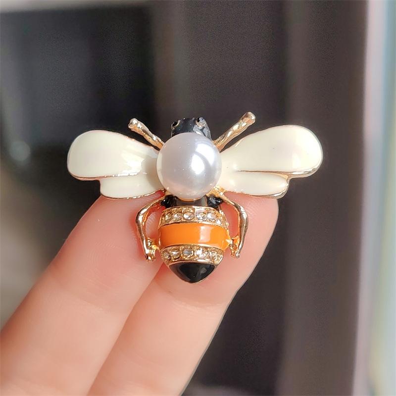 Унисекс Эмаль Пчела Броши Насекомое Брошь Булавка Милые Маленькие Значки Модные Украшения Оптовая Продажа Женских и Мужских Ювелирных Изделий Горячие 1PCS
Унисекс Эмаль Пчела Броши Насекомое Брошь Булавка Милые Маленькие Значки Модные Украшения Оптовая Продажа Женских и Мужских Ювелирных Изделий Горячие 1PCS