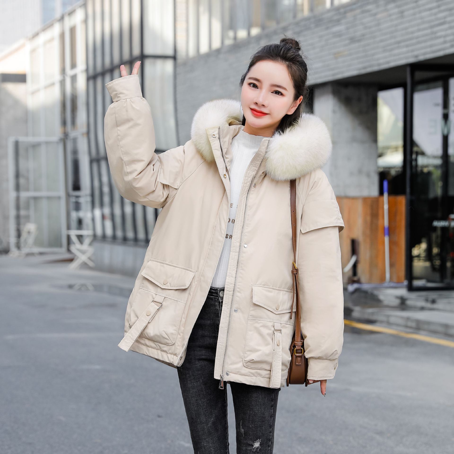 New down jacket women s short hooded down jacket big fur collar women s jacket L бежевий
New down jacket women s short hooded down jacket big fur collar women s jacket L бежевий