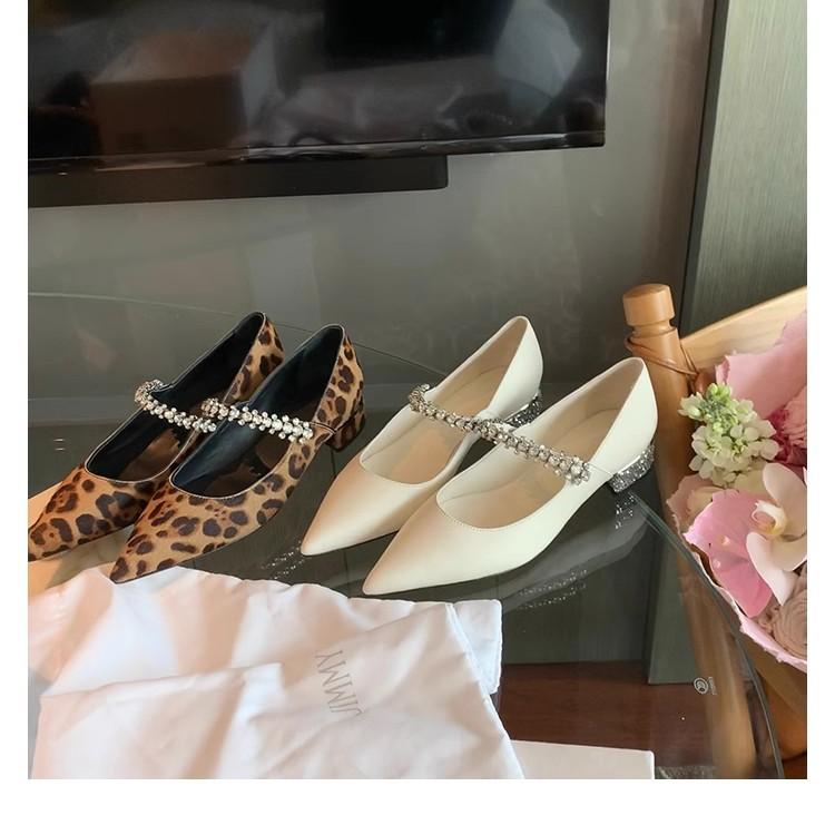 Elegant small pointed sparkling diamond with versatile leopard print light mouth small thick heel single shoes female spring 40
Elegant small pointed sparkling diamond with versatile leopard print light mouth small thick heel single shoes female spring 40