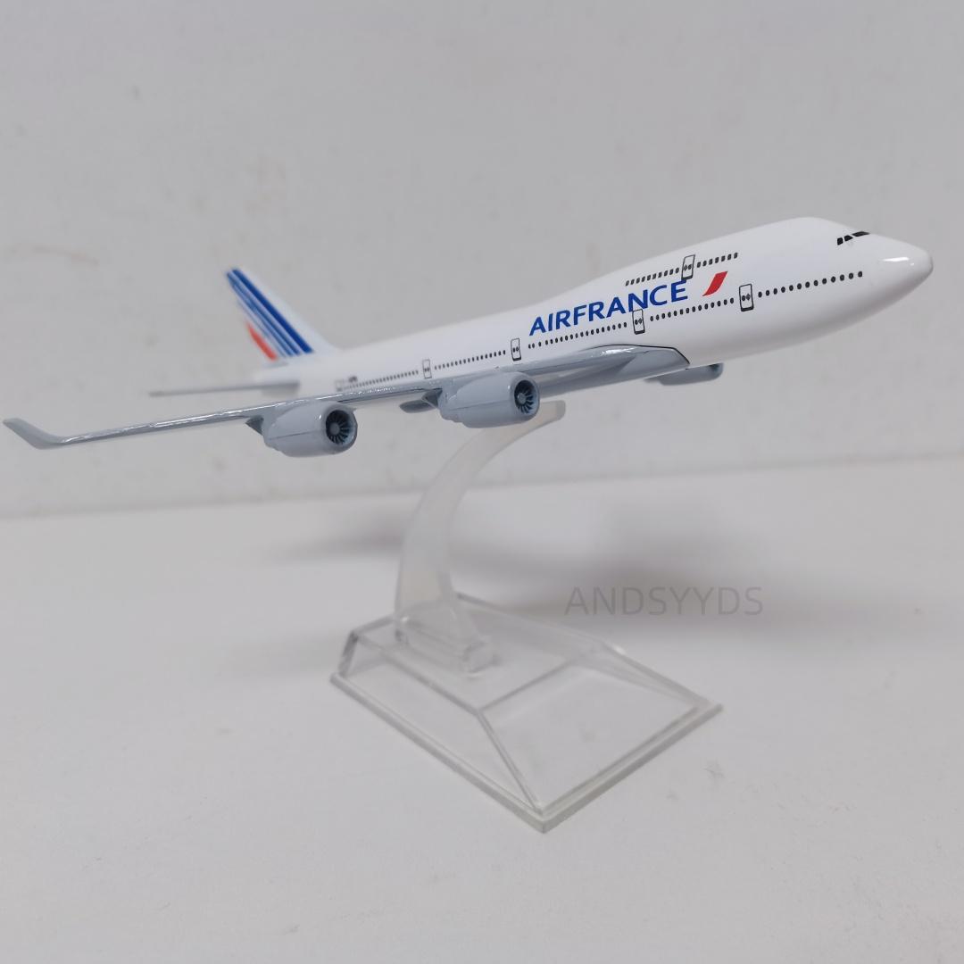 Diecast 16cm Metal Alloy B747 Aircraft Air France Airplane Model 1/400 Scale with Stand 747 Aviation Souvenir Plane
Diecast 16cm Metal Alloy B747 Aircraft Air France Airplane Model 1/400 Scale with Stand 747 Aviation Souvenir Plane