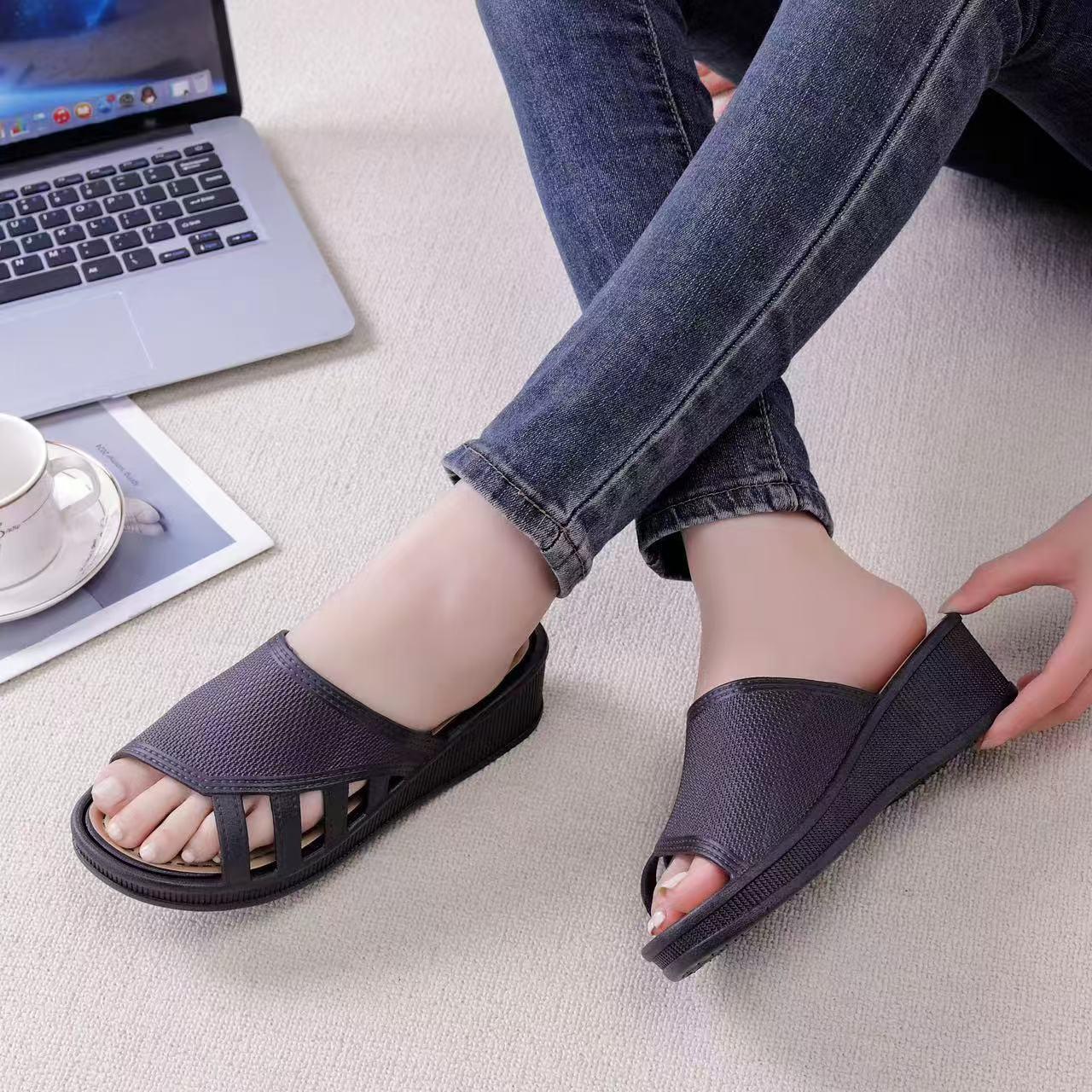 Модные женские летние шлепанцы на танкетке - Толстая подошва, Дышащие, Нескользящие, Сандалии с одним ремешком 38-39 полночь/чёрный
Модные женские летние шлепанцы на танкетке - Толстая подошва, Дышащие, Нескользящие, Сандалии с одним ремешком 38-39 полночь/чёрный