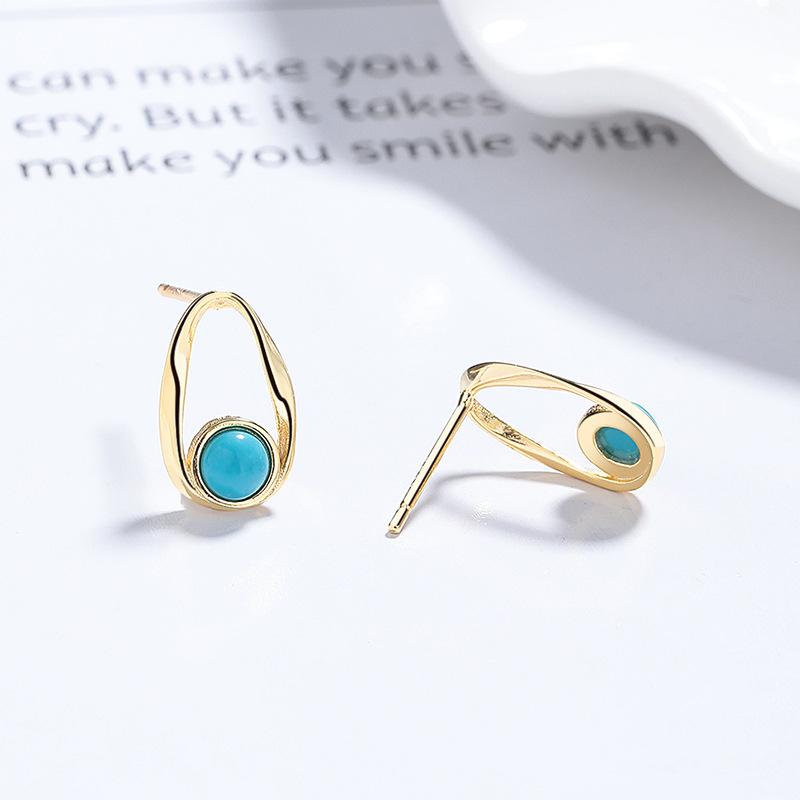 Модные ретро несимметричные серьги с бирюзой
Модные ретро несимметричные серьги с бирюзой