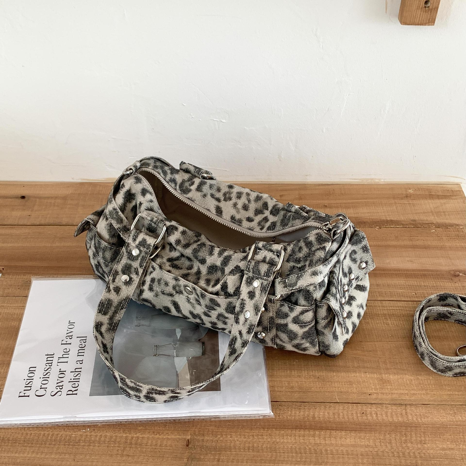 Vintage leopard rivet motorcycle handbag barrel shaped Boston Casual Messenger Bags for female Shoulder Bag Fashion ladies totes
Vintage leopard rivet motorcycle handbag barrel shaped Boston Casual Messenger Bags for female Shoulder Bag Fashion ladies totes