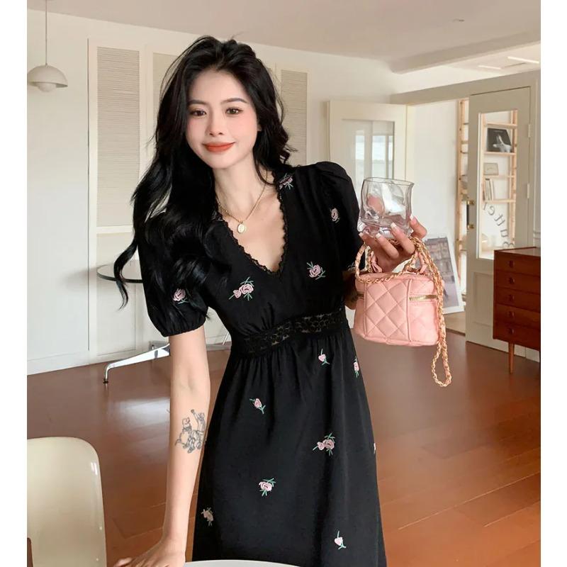 Французское платье с пышными рукавами для женщин, облегающая талию, трапециевидная юбка для похудения, вышивка для тяжелой промышленности, большие размеры
Французское платье с пышными рукавами для женщин, облегающая талию, трапециевидная юбка для похудения, вышивка для тяжелой промышленности, большие размеры