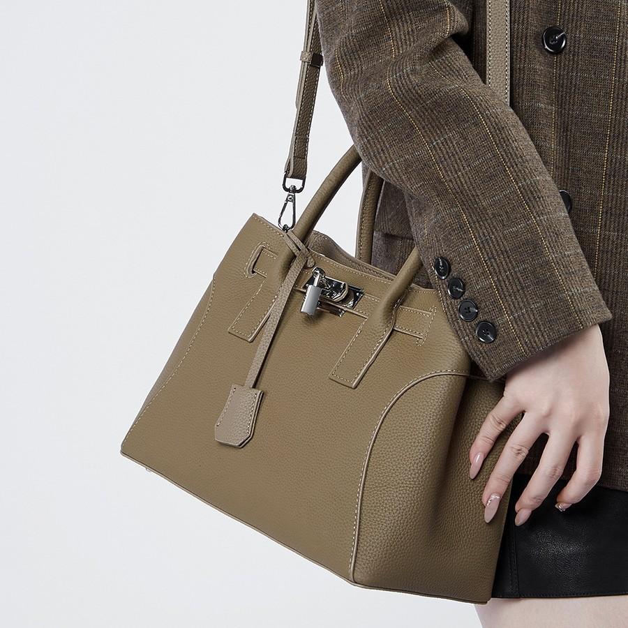 Large Capacity Handheld Women s Bag Leather Versatile Commuter Shoulder Messenger Bag сірий колір
Large Capacity Handheld Women s Bag Leather Versatile Commuter Shoulder Messenger Bag сірий колір
