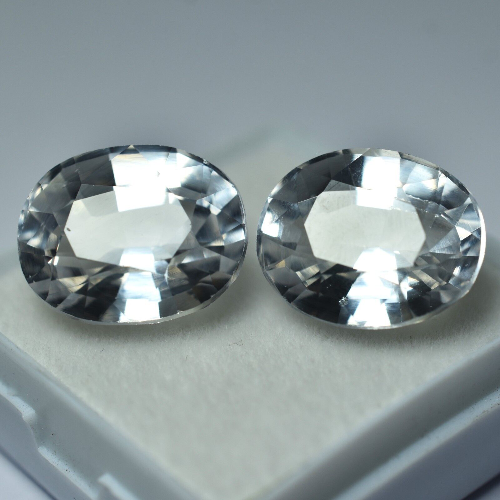 16 Карат Натуральний Білий Цейлонський Сапфір СЕРТИФІКОВАНИЙ Овальної Форми Пара Розсипних Дорогоцінних Каменів Z-34588475 13.9 mm білий
16 Карат Натуральний Білий Цейлонський Сапфір СЕРТИФІКОВАНИЙ Овальної Форми Пара Розсипних Дорогоцінних Каменів Z-34588475 13.9 mm білий