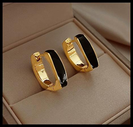 Drip glaze geometric earrings women s light luxury high-end ear buckles niche design simple enamel white square stud earrings чёрный
Drip glaze geometric earrings women s light luxury high-end ear buckles niche design simple enamel white square stud earrings чёрный