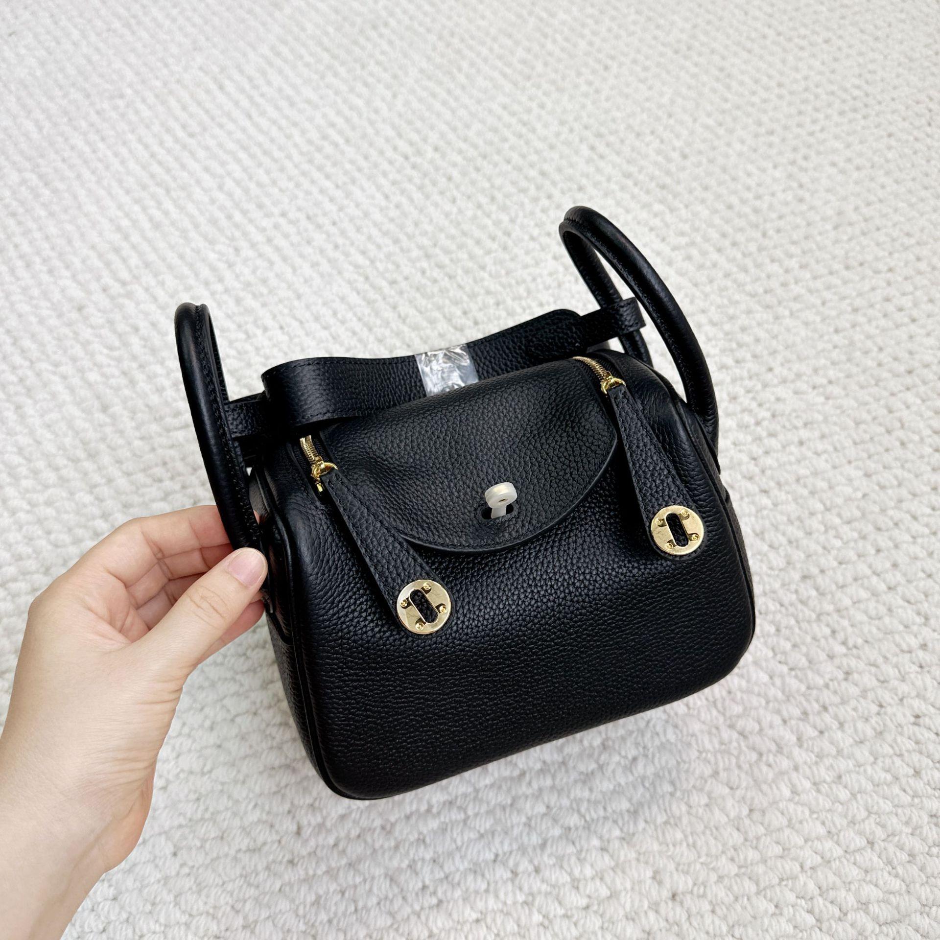 New first-layer cowhide bag large-capacity fashion shoulder crossbody portable women s bag tide 19cm
New first-layer cowhide bag large-capacity fashion shoulder crossbody portable women s bag tide 19cm