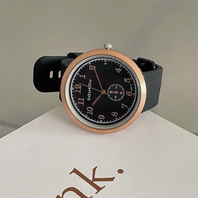 Новые модные роскошные молодежные ретро-кварцевые часы в скандинавском стиле
Новые модные роскошные молодежные ретро-кварцевые часы в скандинавском стиле