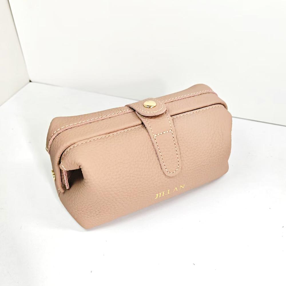 Genuine Leather Women Makeup Bag Fashion Custom Letters Travel Cosmetic Kits Pouch Personalize Logo Business Small Men Wash Bag розовый
Genuine Leather Women Makeup Bag Fashion Custom Letters Travel Cosmetic Kits Pouch Personalize Logo Business Small Men Wash Bag розовый