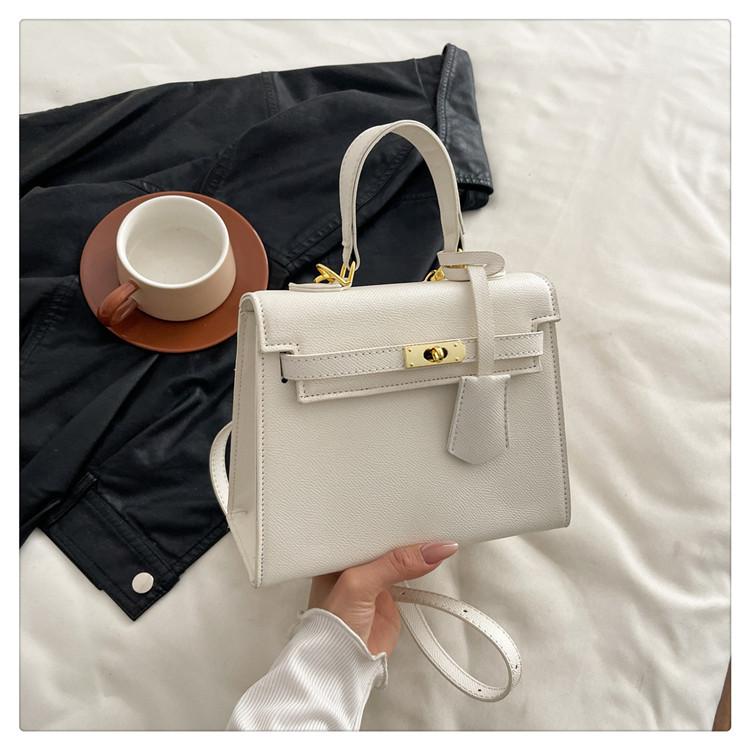Simple and high-end messenger Kelly bag women s 2025 summer new Korean version trendy niche foreign style one-shoulder messenger bag
Simple and high-end messenger Kelly bag women s 2025 summer new Korean version trendy niche foreign style one-shoulder messenger bag