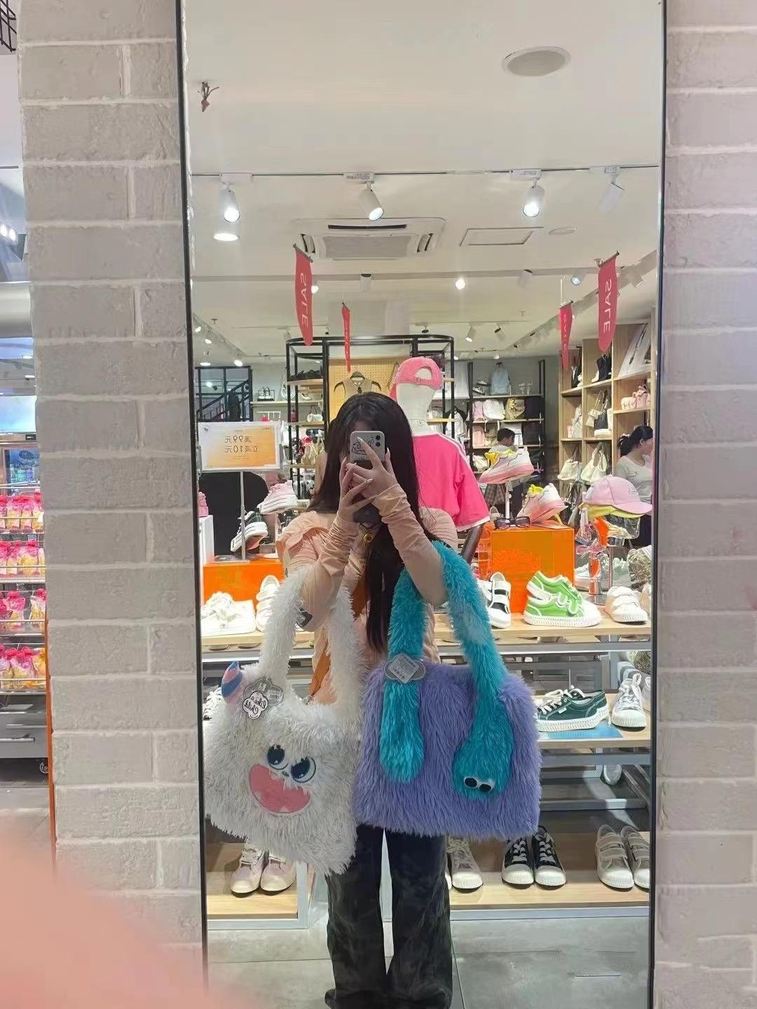 Shoulder Bag Cute Fun Ugly Doll Handbag Funny Ugly Cute Large Capacity Plush Bag белый
Shoulder Bag Cute Fun Ugly Doll Handbag Funny Ugly Cute Large Capacity Plush Bag белый
