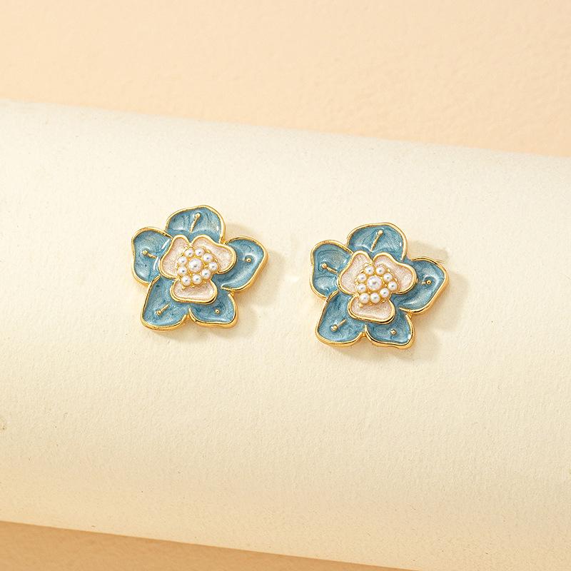 French Retro Camellia Pearl Stud Earrings for Women - Elegant and Gentle Flower Design Jewelry
French Retro Camellia Pearl Stud Earrings for Women - Elegant and Gentle Flower Design Jewelry