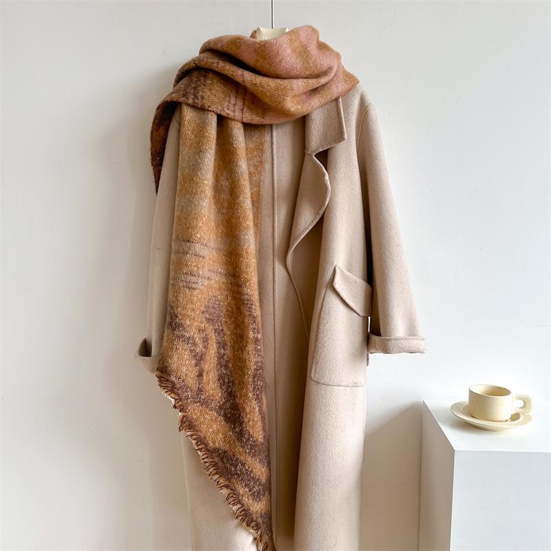 New Women Scarf Autumn Winter Plus Long Warm Imitation Cashmere Scarve For Female European American Wrap Neckerchief Mujer 250cmX42cm
New Women Scarf Autumn Winter Plus Long Warm Imitation Cashmere Scarve For Female European American Wrap Neckerchief Mujer 250cmX42cm